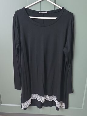 Black Long-Sleeve Tunic Top with Lace Hem